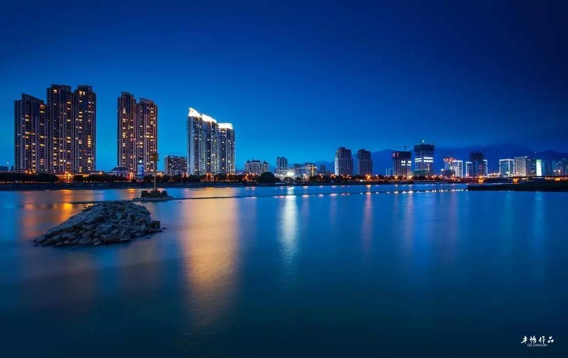 赞美家乡夜景的句子发朋友圈_(一句话心情夜景)
