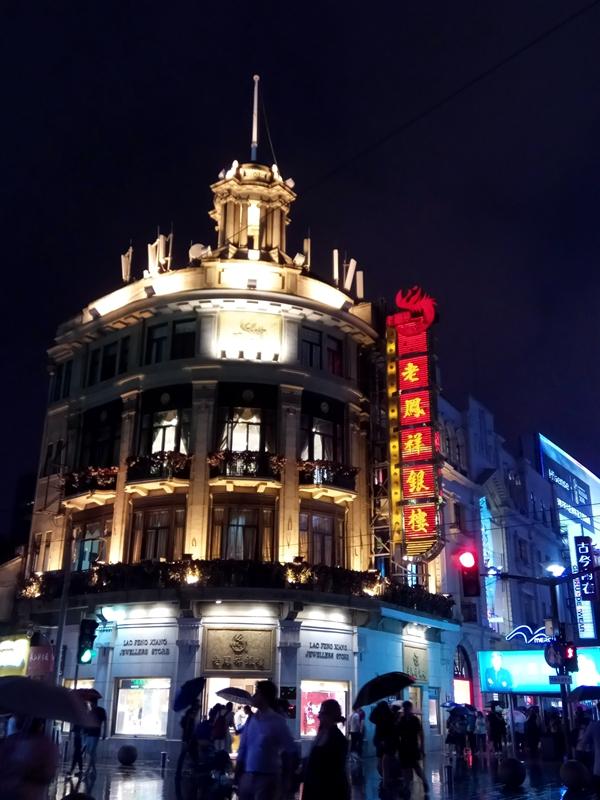 赞美家乡夜景的句子超短 赞美家乡夜景的句子超短