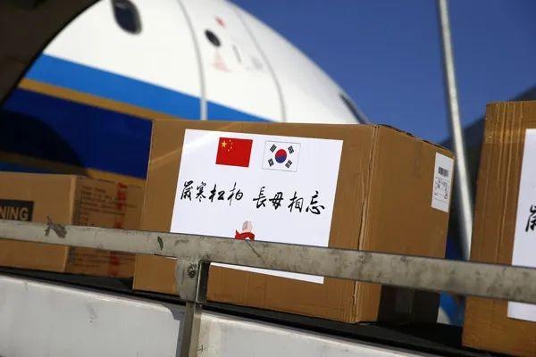 抗疫中各行业的英雄们,给了中国经典诗词,全新的时代注释