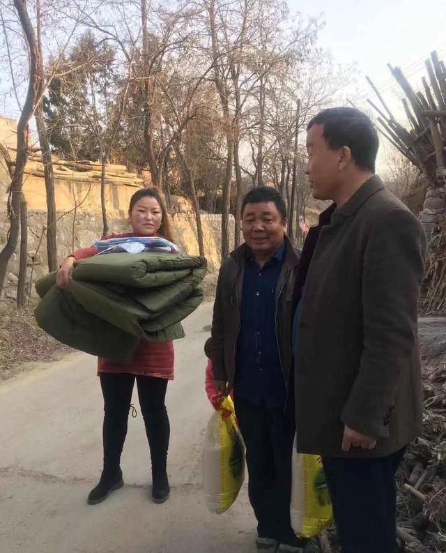 驻村的路上,撒落的都是青春,我们欠他们一声谢谢!