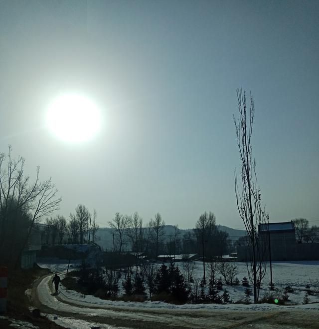驻村的路上,撒落的都是青春,我们欠他们一声谢谢!
