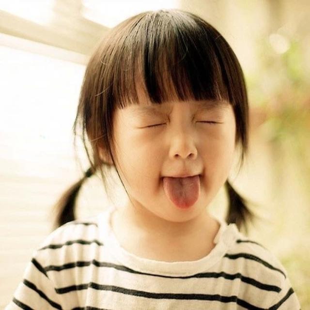 “你都把我养到六岁了，你还打我”六岁女孩跟妈妈讲道理，萌哭了