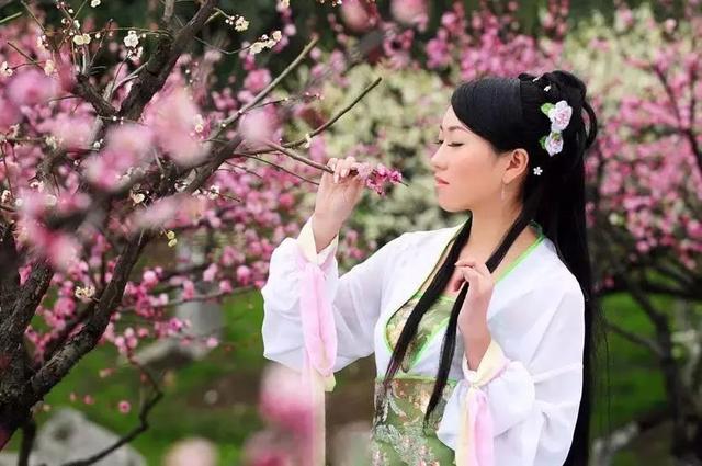 春天是个什么季节补写句子 春天是个什么季节补写句子