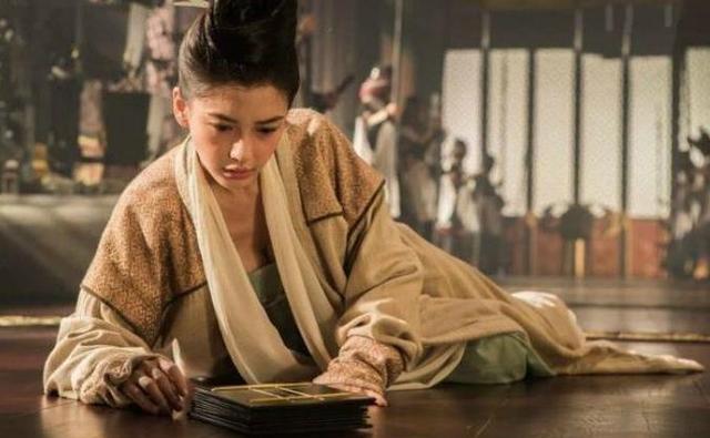 仿写这些描写冬天的句子写一写其他季节 仿写这些描写冬天的句子写一写其他季节