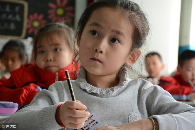 春天是个多彩的季节仿写句子 春天是个多彩的季节仿写句子