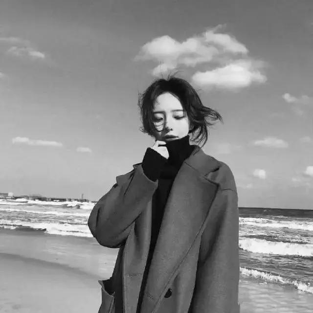 抖音致自己的霸气句子，余生，请活的贵一些