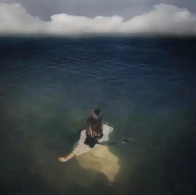 抖音致自己的霸气句子，余生，请活的贵一些