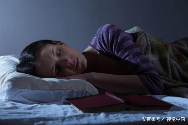 怎样放松神经进入睡眠(全身放松睡眠法)