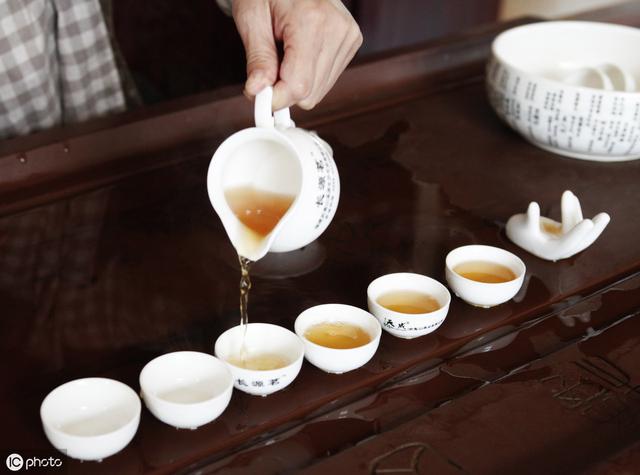 夸女人喝茶幽默句子