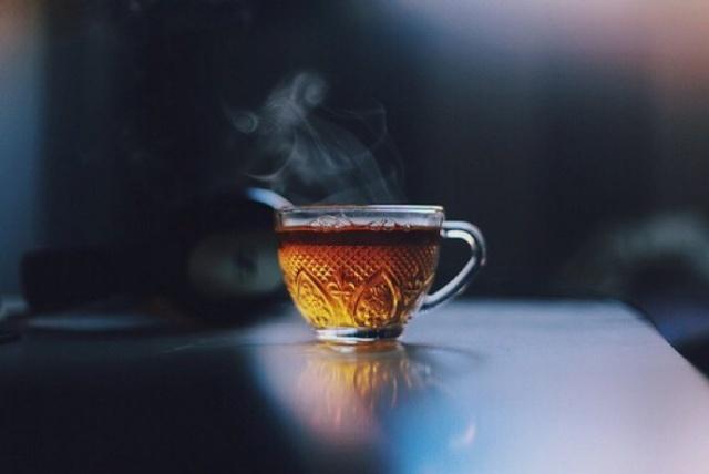 一人喝茶的幽默句子 一人喝茶的幽默句子
