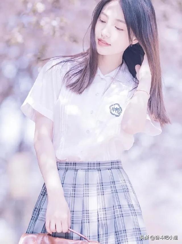 逗女孩开心的幽默句子对话记录 逗女孩开心的幽默句子对话记录