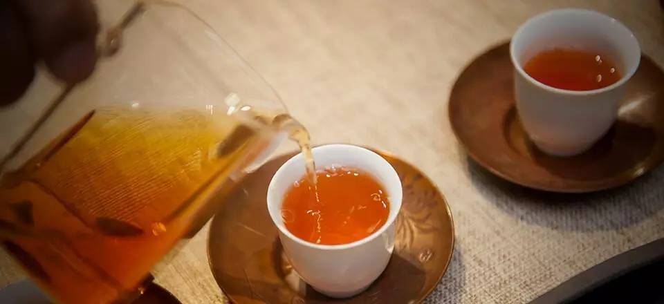 叫朋友过来喝茶的幽默句子怎么写【喝茶的心情唯美句子】