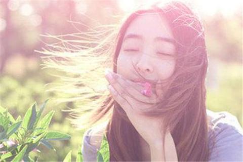 怎么和女生表白的句子搞笑 怎么和女生表白的句子搞笑