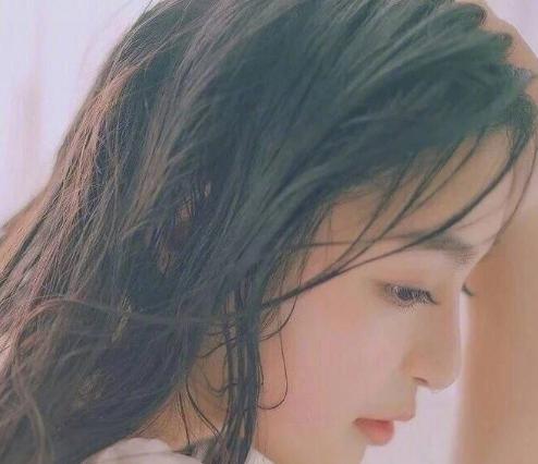 追男生暗示表白的句子 追男生暗示表白的句子