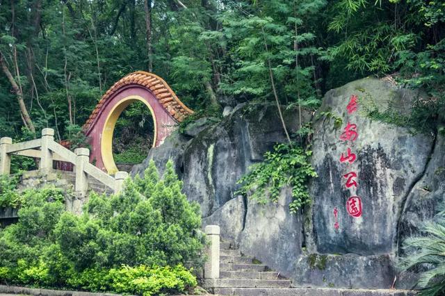 爱你如诗 | 献给学校的三行双语情书你见过吗?浪漫如斯~