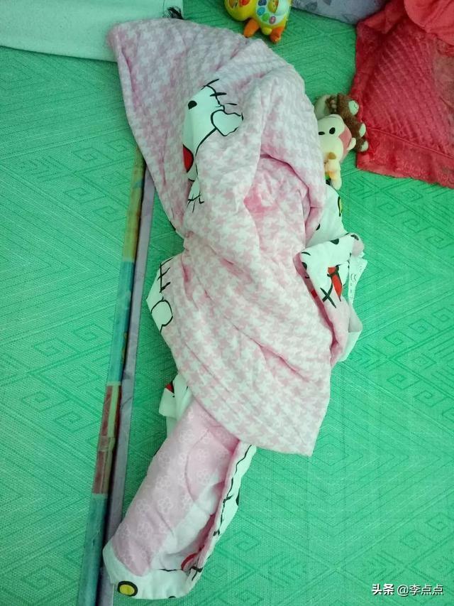 娃们的睡姿,我已经笑到不能自己