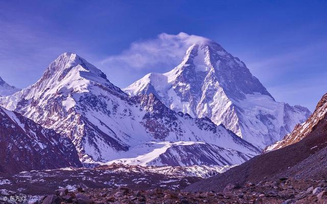 庄严、巍峨、肃穆,圣洁美丽的雪山,描写雪山的句子