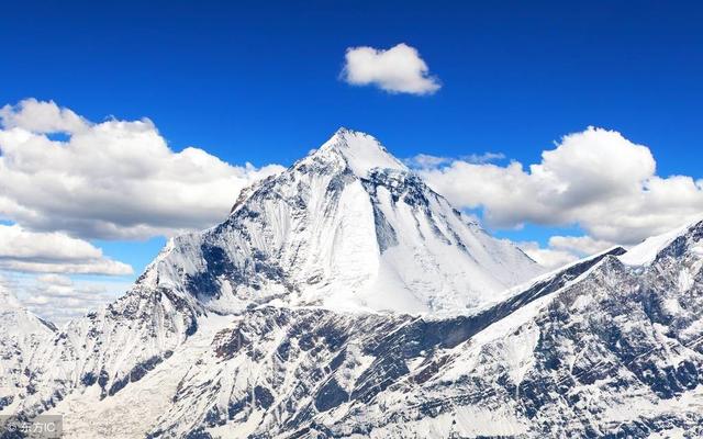 庄严、巍峨、肃穆,圣洁美丽的雪山,描写雪山的句子