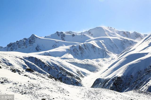 庄严、巍峨、肃穆,圣洁美丽的雪山,描写雪山的句子