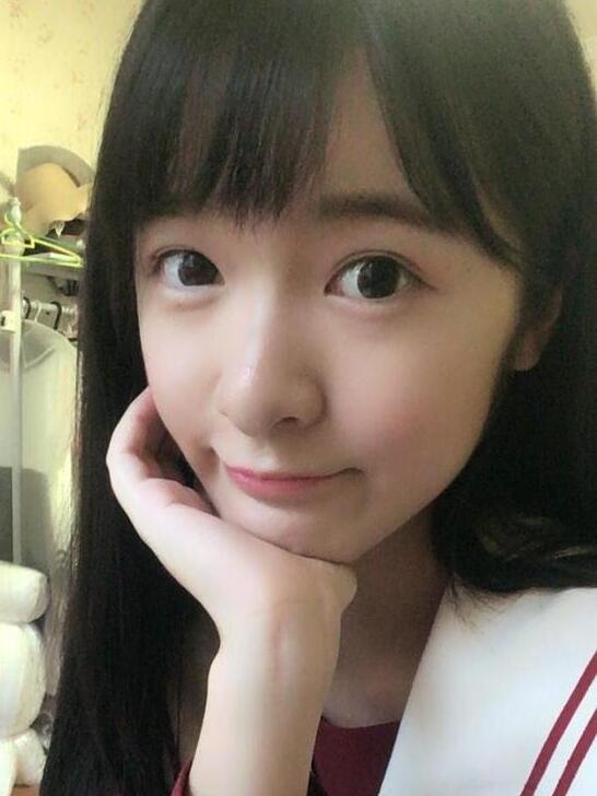胸小的的霸气的句子(赞美小女孩优秀的句子)