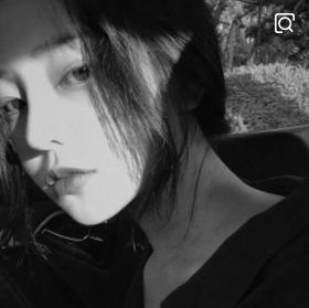 最近女生伤感霸气句子,放手很痛,也不过是生活中的过客