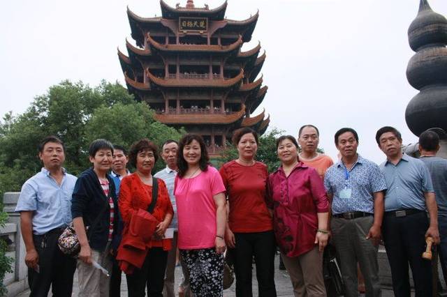老年人旅游唯美句子(赞美老年人的美丽风采)