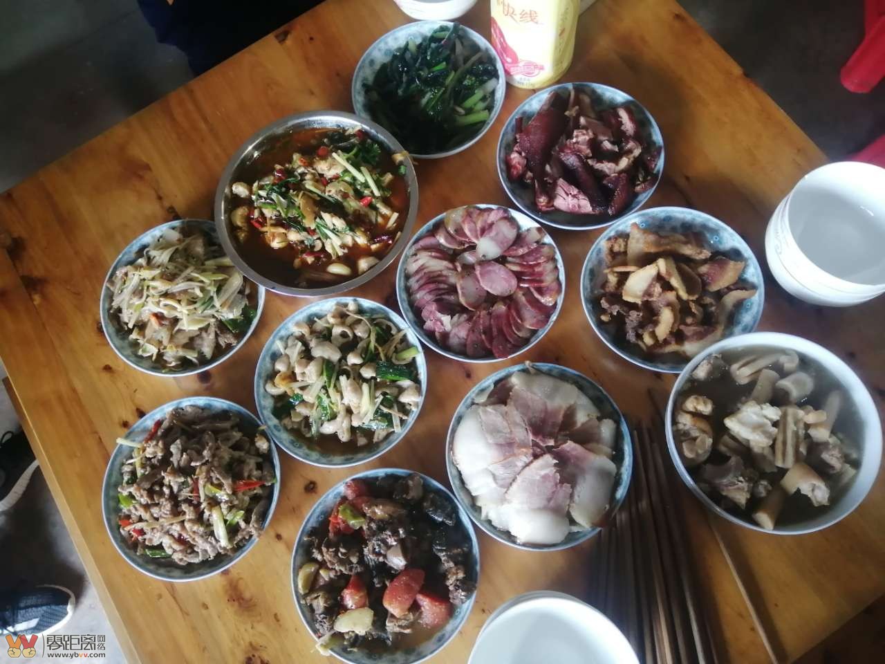 团年饭的唯美句子(一家人吃年夜饭写话)