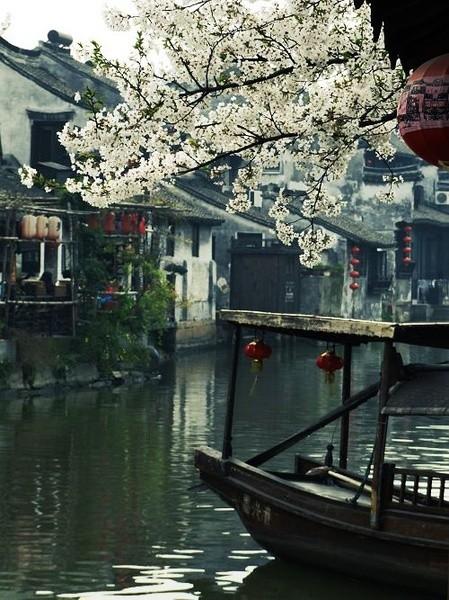 一袭江南梦,醉卧烟雨中!