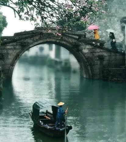 一袭江南梦,醉卧烟雨中!