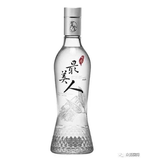 一袭倩影美人醉，一杯果酒最美人~