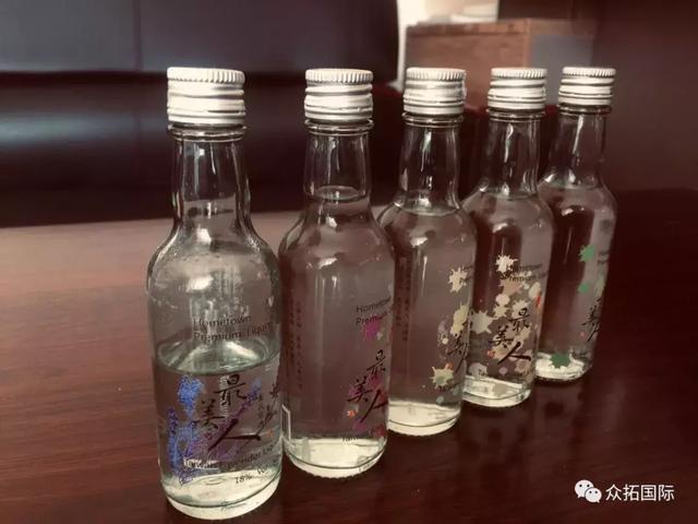 一袭倩影美人醉，一杯果酒最美人~