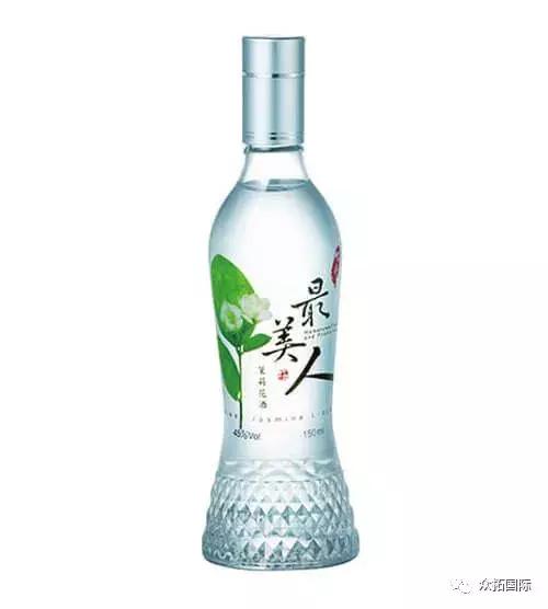 一袭倩影美人醉，一杯果酒最美人~