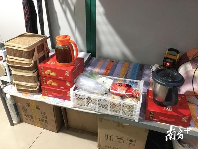 暴风雨前送来“爱心雨伞”,温馨话语温暖整个检查站