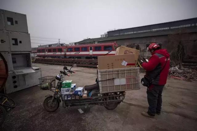 有种陪伴，是“我一直在”；有种红色，叫“安全感满满”
