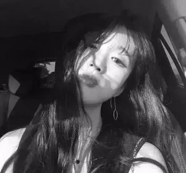 14个全网最火的签名句子，一笑而过不喜红尘，穷极一生钟情一人