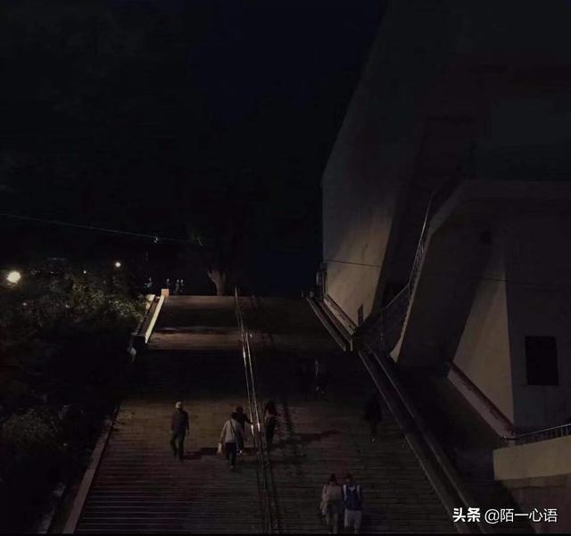 特别走心的“心酸”英文短句，句子不长，但很心碎很心疼