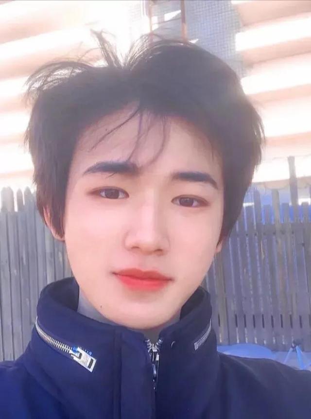 「宋亚轩」图片+语录 芽芽的小世界像童话般纯净