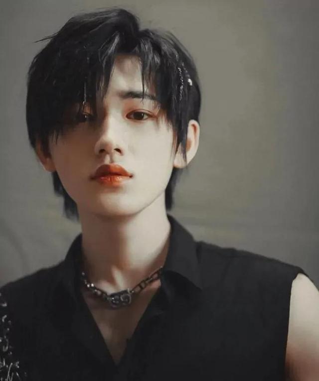 「宋亚轩」图片+语录 芽芽的小世界像童话般纯净