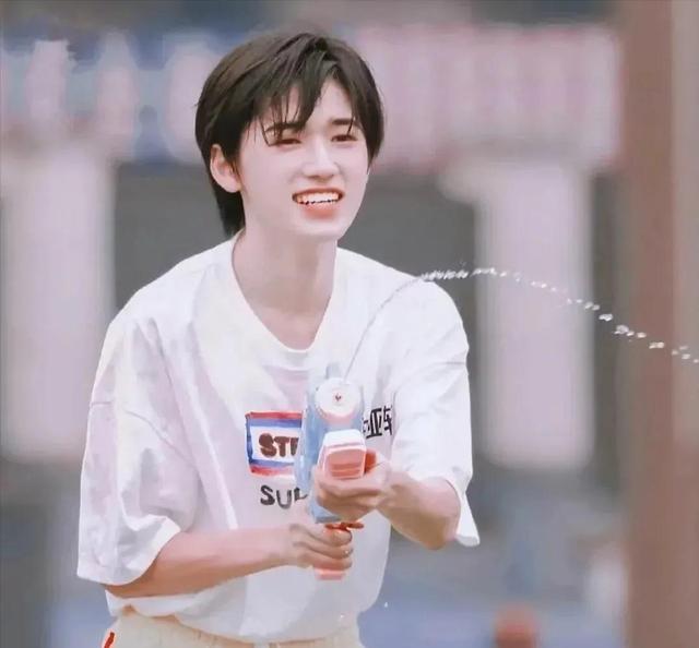 「宋亚轩」图片+语录 芽芽的小世界像童话般纯净