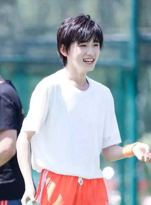 「宋亚轩」图片+语录 芽芽的小世界像童话般纯净