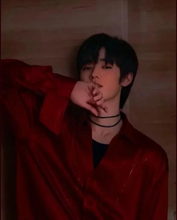 「宋亚轩」图片+语录 芽芽的小世界像童话般纯净