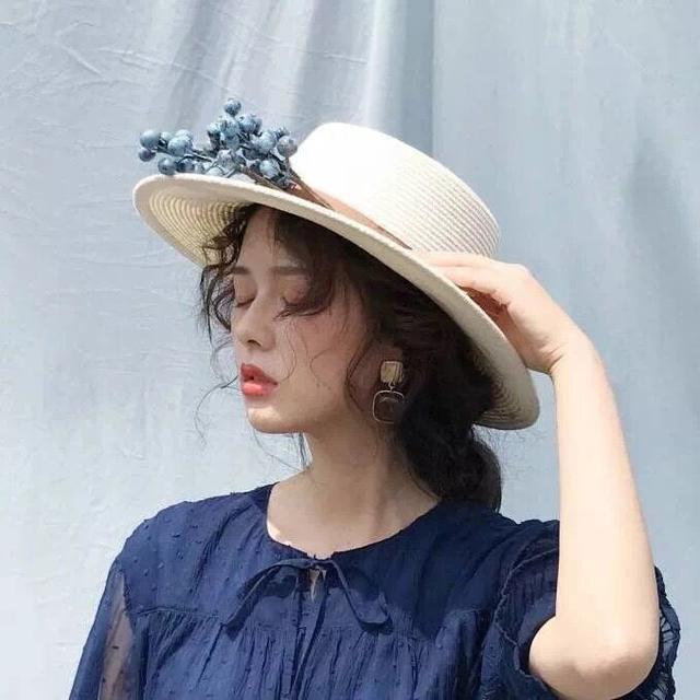 头像与短句：人生是一场一个人的旅程，无人可替代