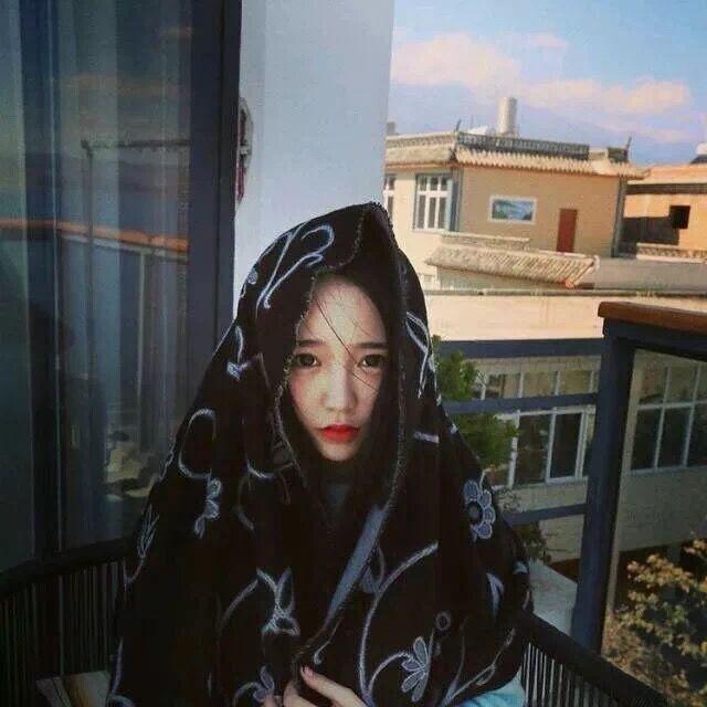 头像与短句：人生是一场一个人的旅程，无人可替代