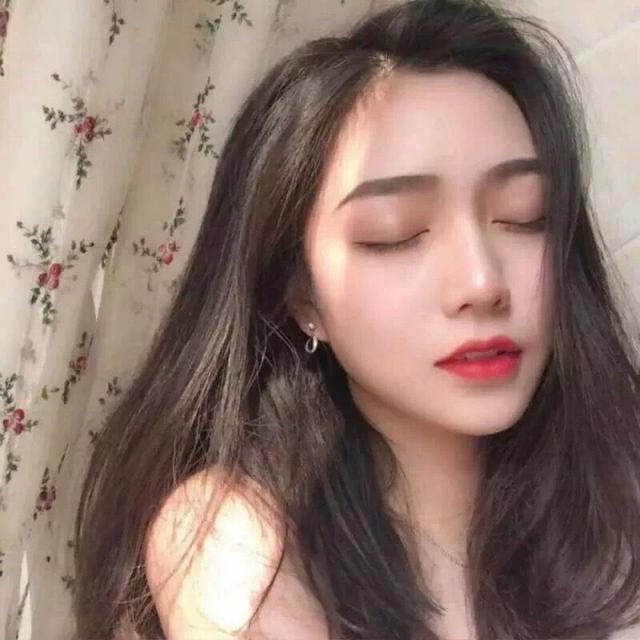 头像与短句：人生是一场一个人的旅程，无人可替代