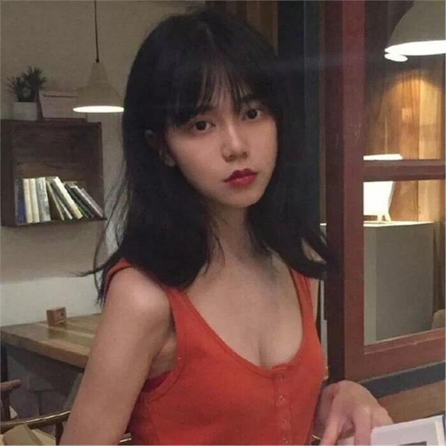 头像与短句：人生是一场一个人的旅程，无人可替代