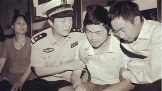 被亲人骗伤心的带字句子图片