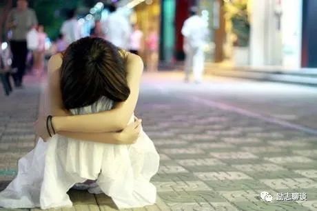 劝勉他人不要回头的励志句子激励你向前看的励志说说-句子橘 劝勉他人不要回头的励志句子激励你向前看的励志说说-句子橘