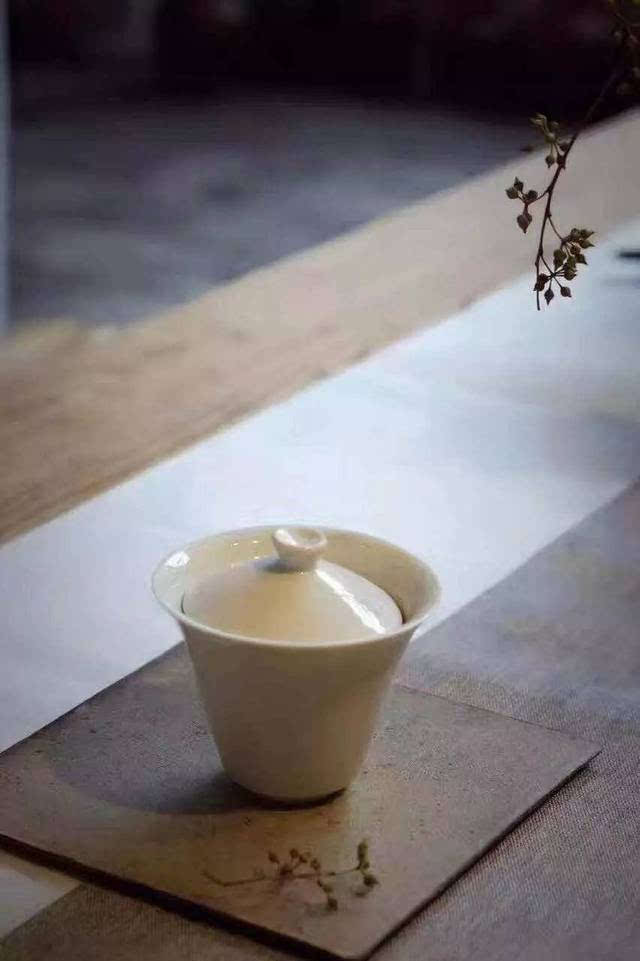 描述奶茶店温馨安静的句子(奶茶店描述怎么写)